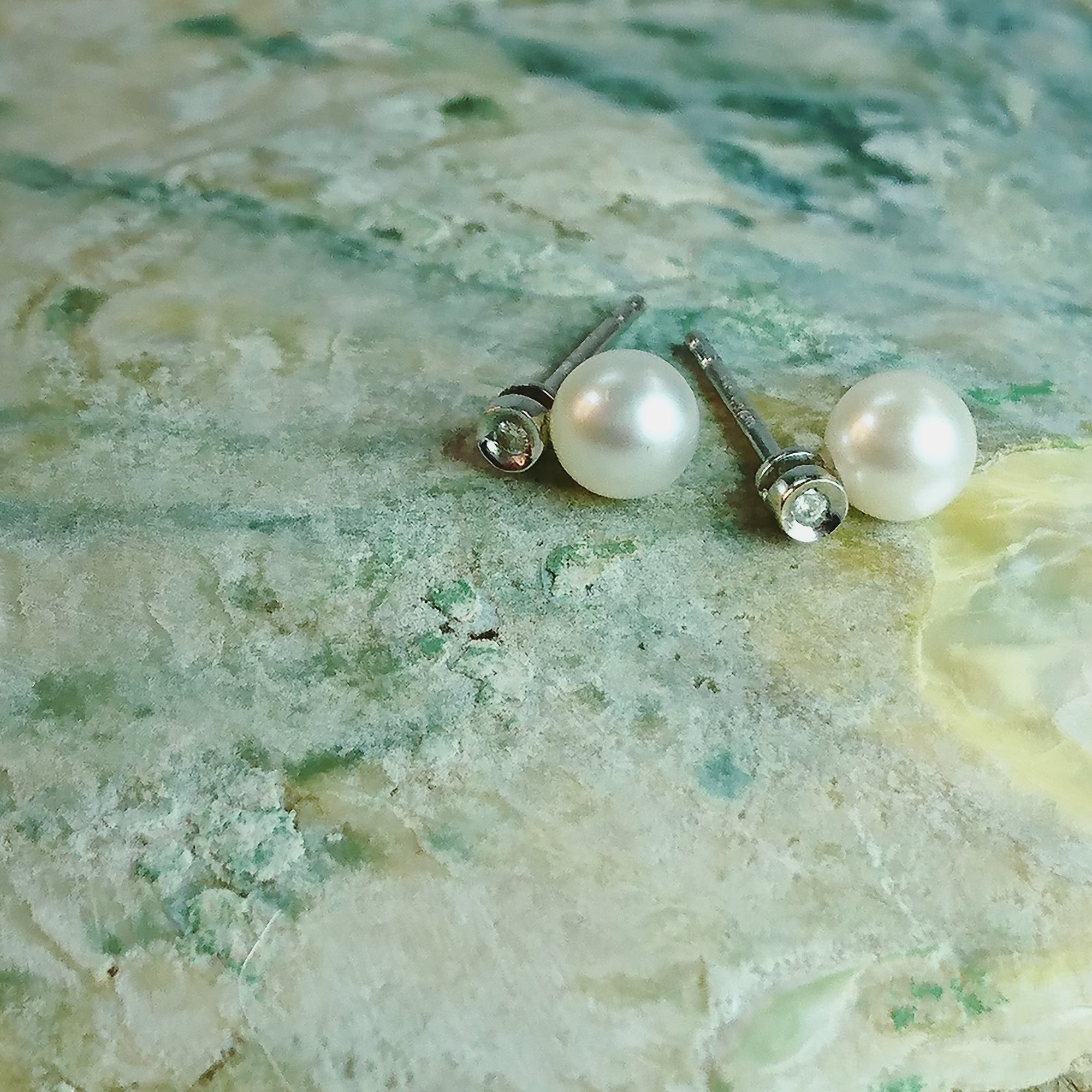 How to spot Fake Pearls: Complete Guide